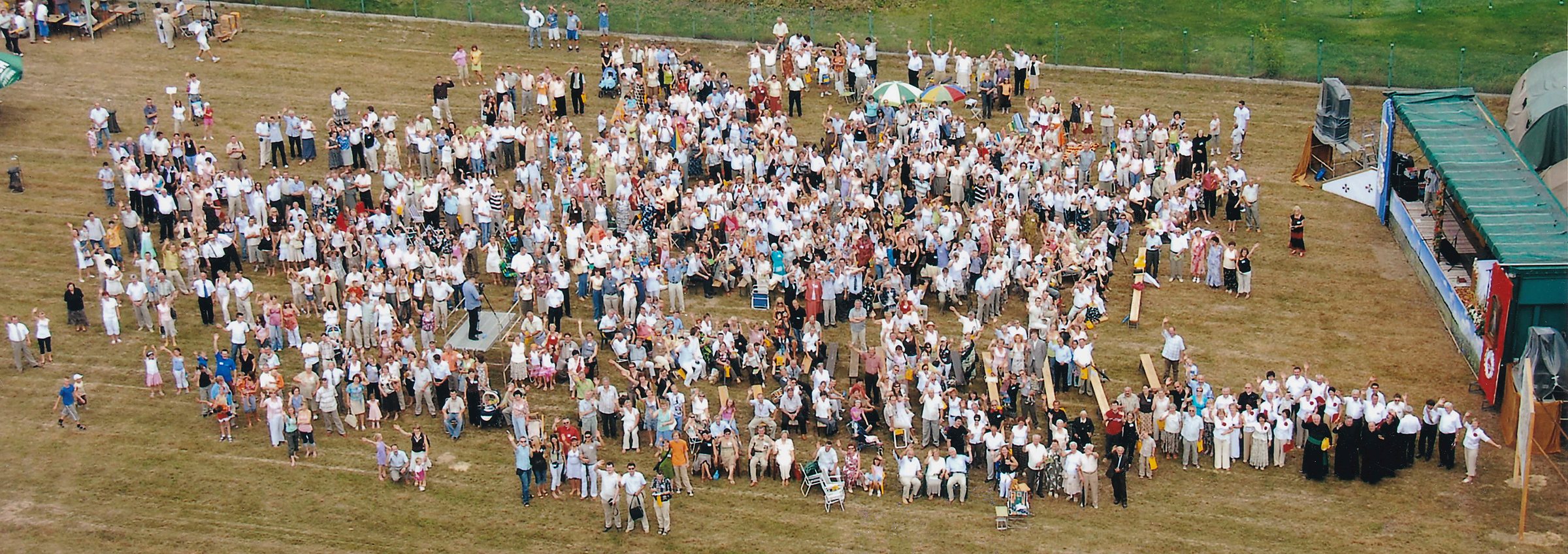 Wspólna fotografia uczestników I Zjazdu Rodu Jasińskich, Jasionka, 21 lipca 2007